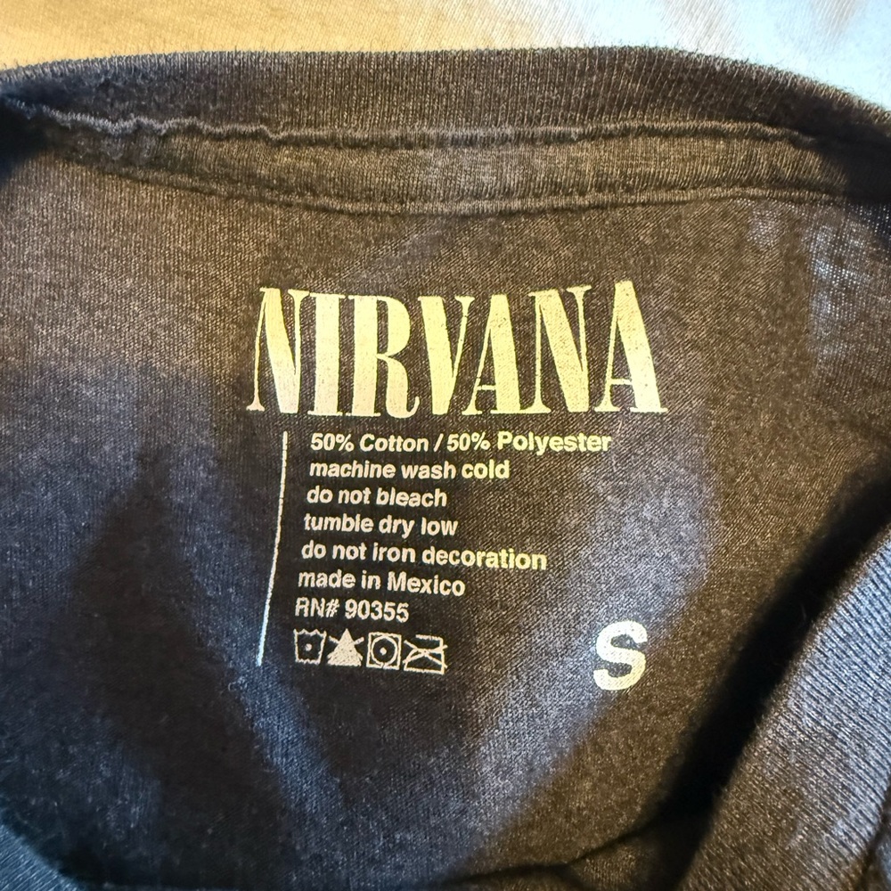 Licensed band tee women’s small - Picture 2 of 2